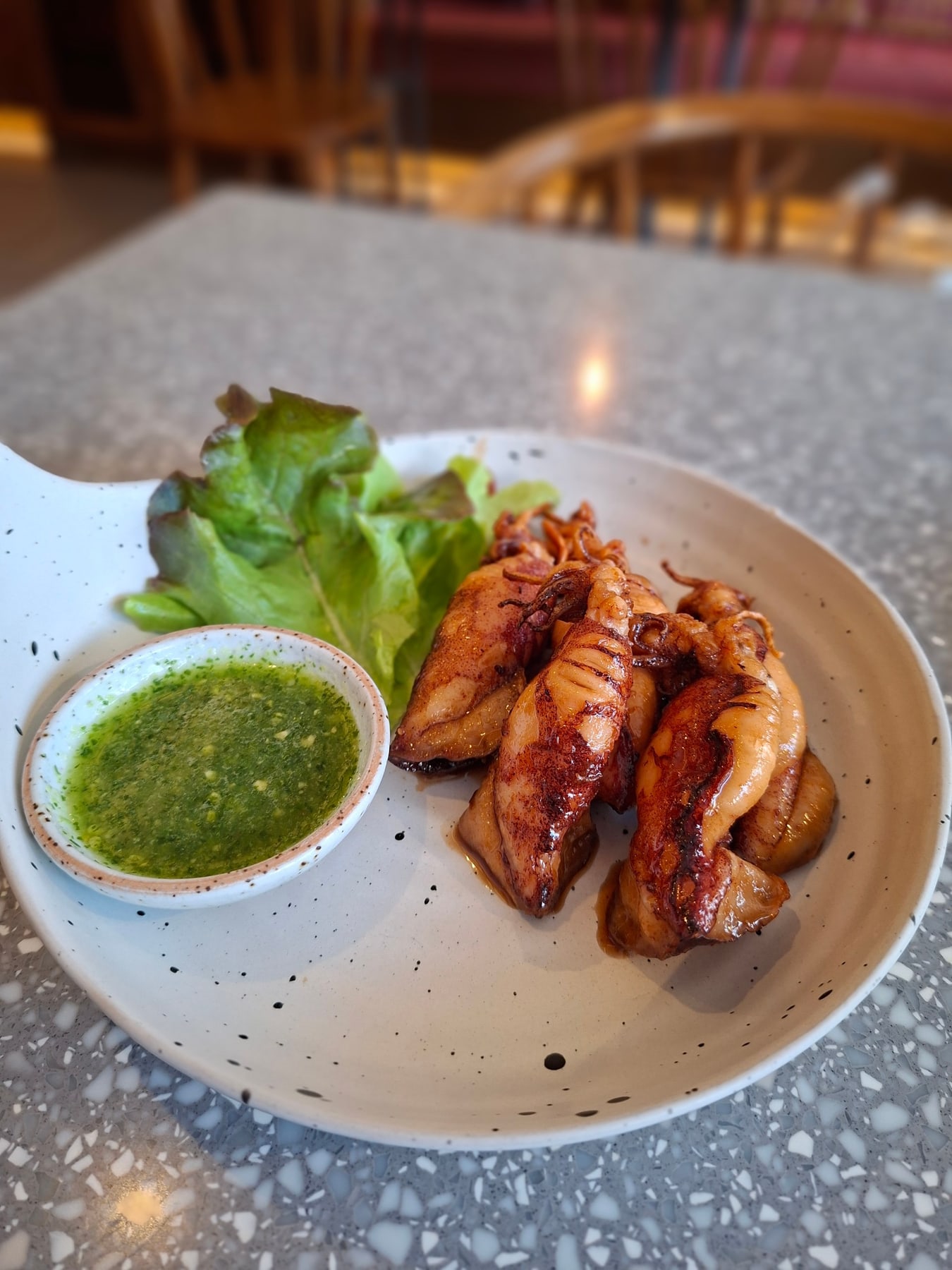 Deep-fried squid served with lettuce and green dipping sauce